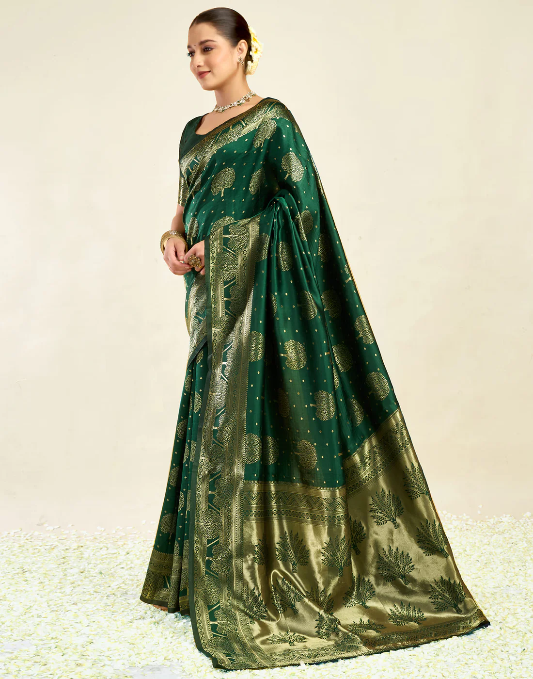 Women's Bottle Green Jacquard Saree | Traditional Zari Weaving | Festive & Wedding Wear