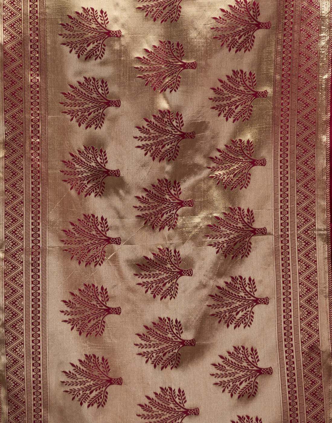 Maroon Jacquard Saree for Women with Golden Zari Weaving | Premium Festive, Wedding & Party Wear Saree with Unstitched Blouse Piece