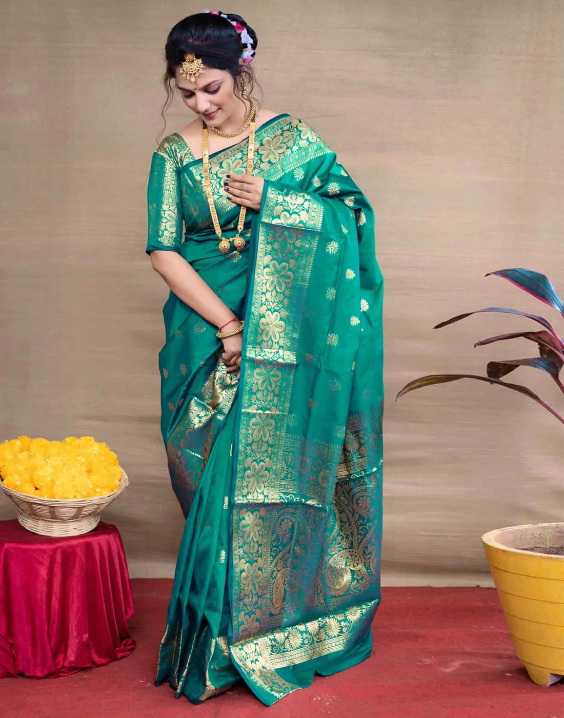 Rama Green Jacquard Silk Saree for Women with Golden Zari Weaving | Premium Wedding, Festive & Traditional Wear Saree with Unstitched Blouse Piece