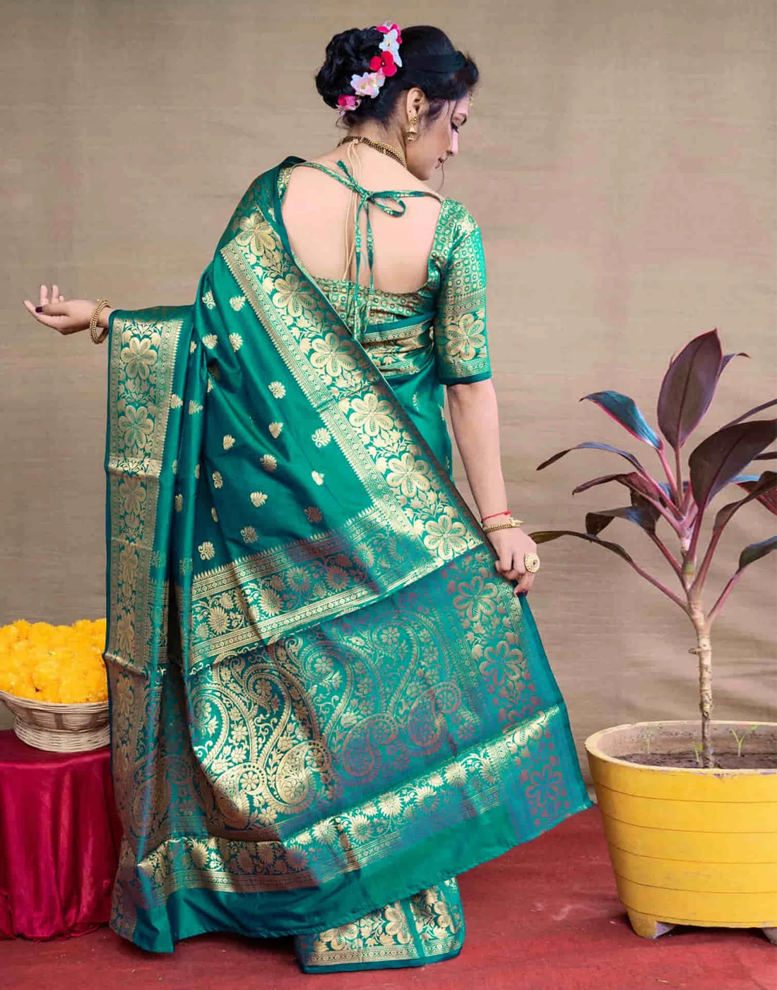 Rama Green Jacquard Silk Saree for Women with Golden Zari Weaving | Premium Wedding, Festive & Traditional Wear Saree with Unstitched Blouse Piece