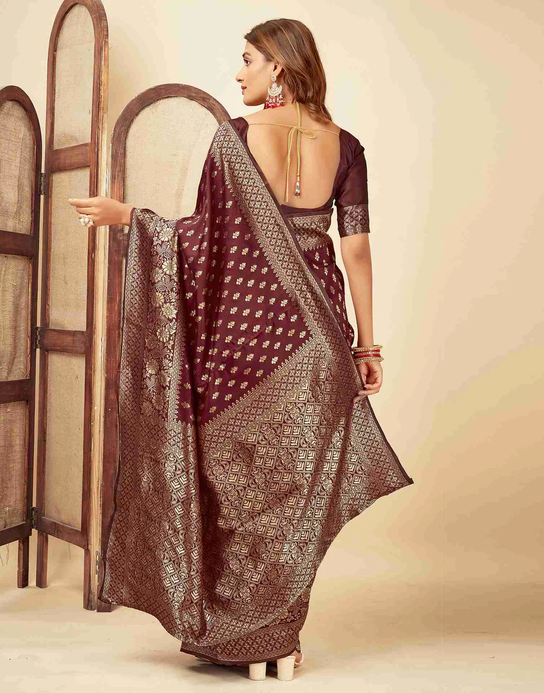 Maroon Jacquard Saree for Women with Golden Zari Butti Weaving | Premium Wedding, Festive & Traditional Wear Saree with Unstitched Blouse Piece