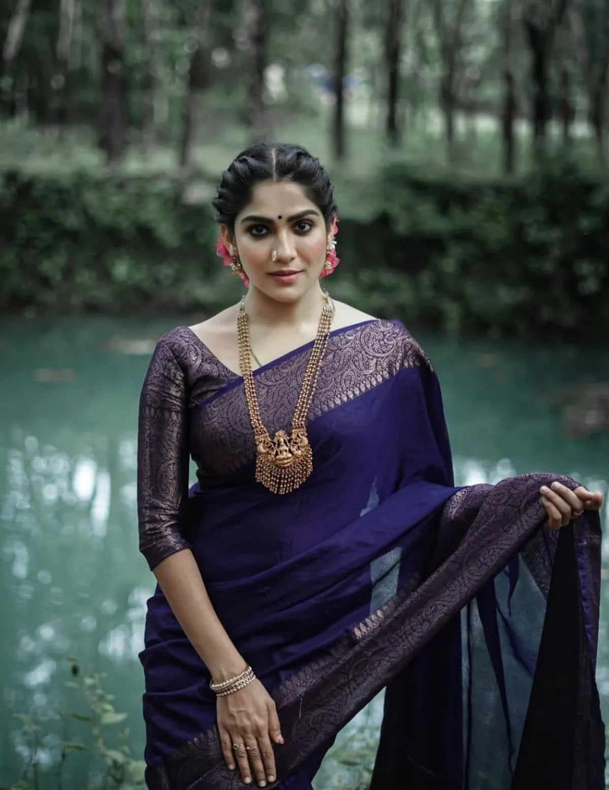 Navy Blue Jacquard Silk Saree for Women with Antique Gold Zari Weaving | Premium Wedding, Festive & Traditional Wear Saree with Unstitched Blouse Piece