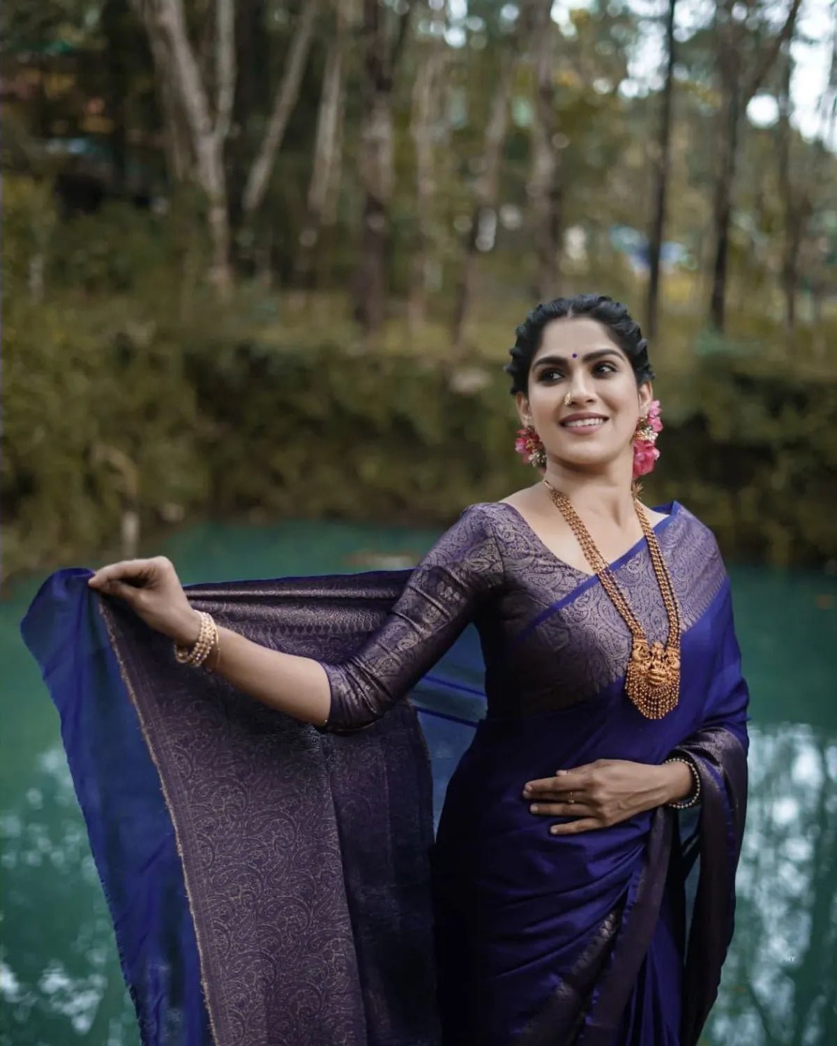 Navy Blue Jacquard Silk Saree for Women with Antique Gold Zari Weaving | Premium Wedding, Festive & Traditional Wear Saree with Unstitched Blouse Piece