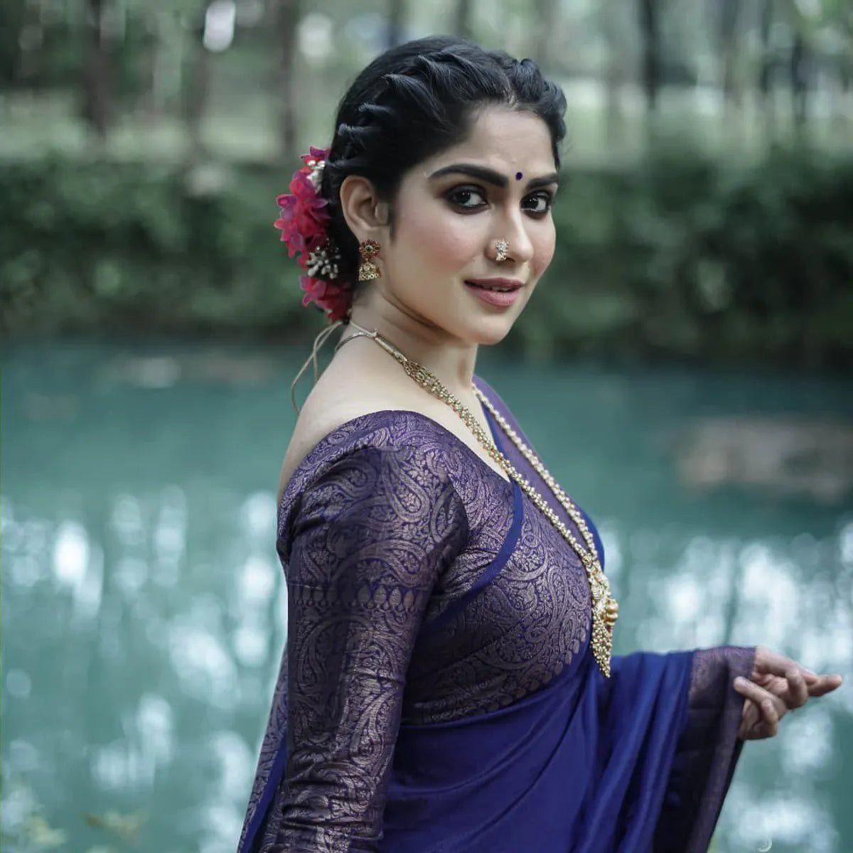 Navy Blue Jacquard Silk Saree for Women with Antique Gold Zari Weaving | Premium Wedding, Festive & Traditional Wear Saree with Unstitched Blouse Piece
